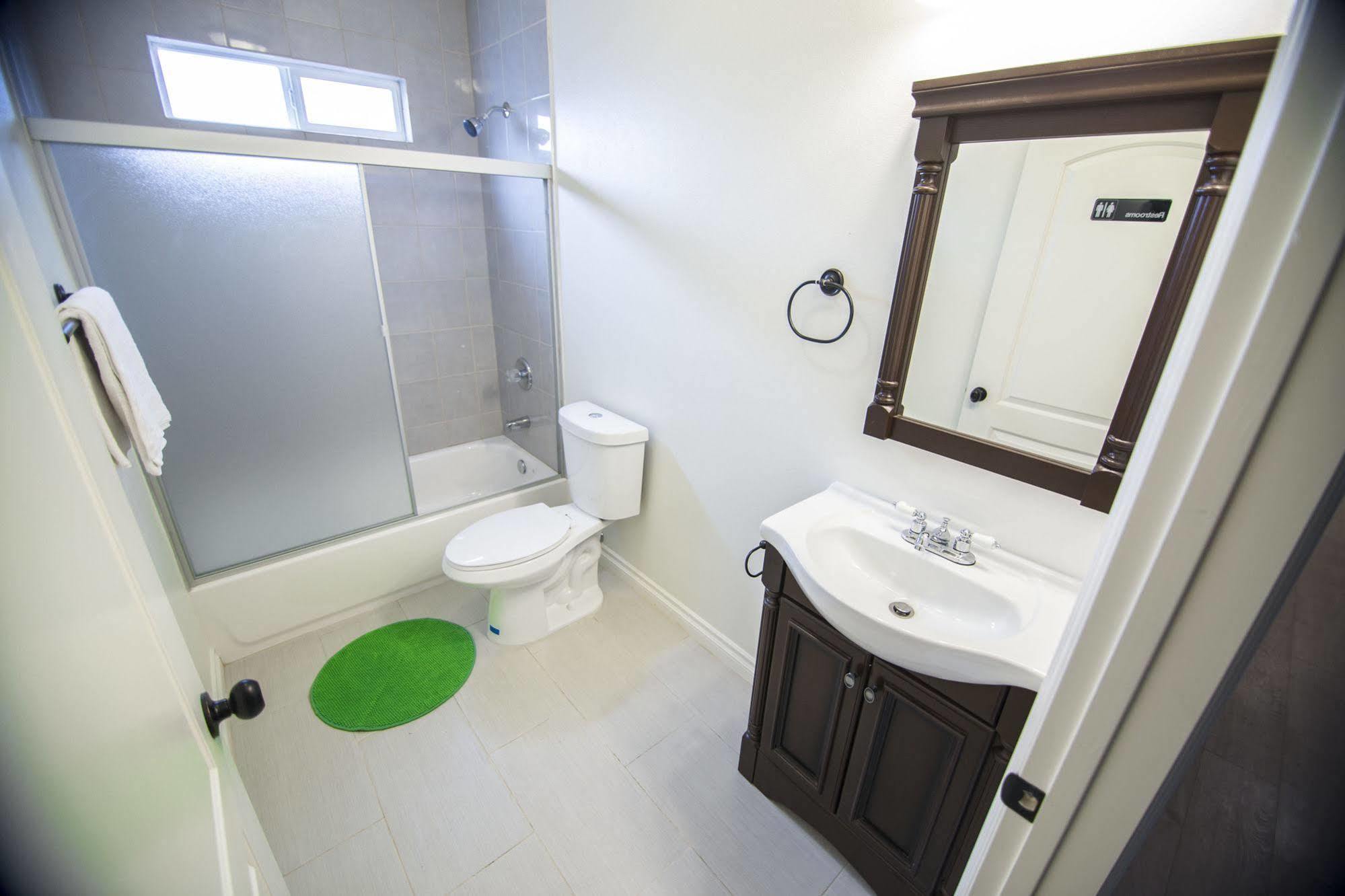 Los Angeles Vacation Rooms Exterior photo